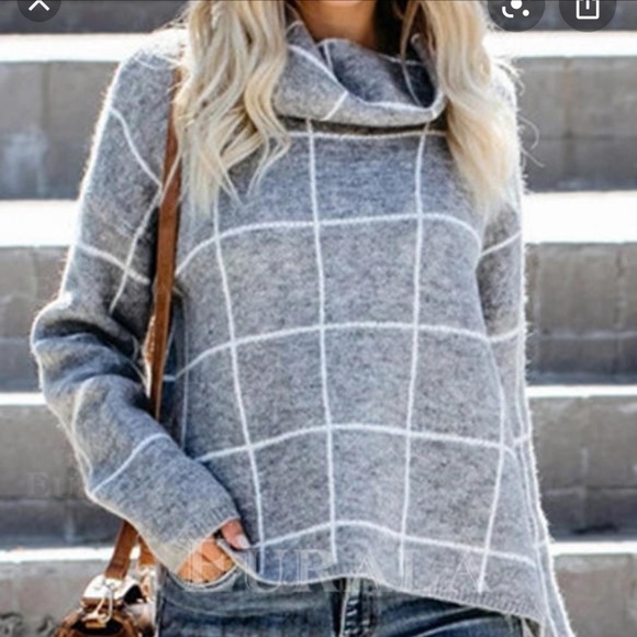 Lumiere Sweaters - NWT Grid turtleneck sweater